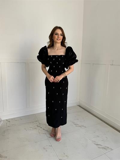 Kare Yaka Maxi Boy Taş Detaylı PERA Siyah Elbise