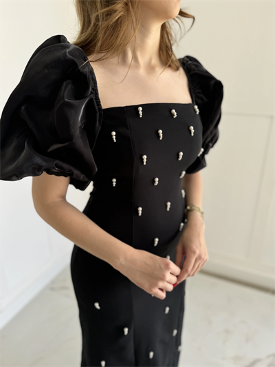 Kare Yaka Maxi Boy Taş Detaylı PERA Siyah Elbise