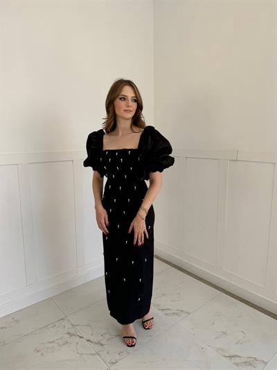 Kare Yaka Maxi Boy Taş Detaylı PERA Siyah Elbise