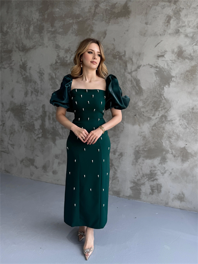 Kare Yaka Maxi Boy Taş Detaylı PERA Zümrüt Elbise