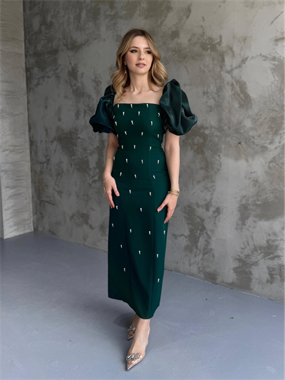 Kare Yaka Maxi Boy Taş Detaylı PERA Zümrüt Elbise