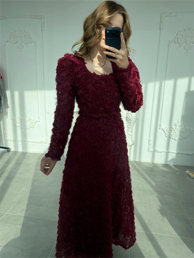 Kare Yaka Tam Boy Gül Dokulu Özel Tasarım Bordo Elbise