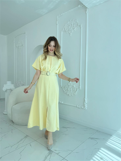Kemer Detaylı Yırtmaçlı Pliseli Maxi Boy Sarı Elbise
