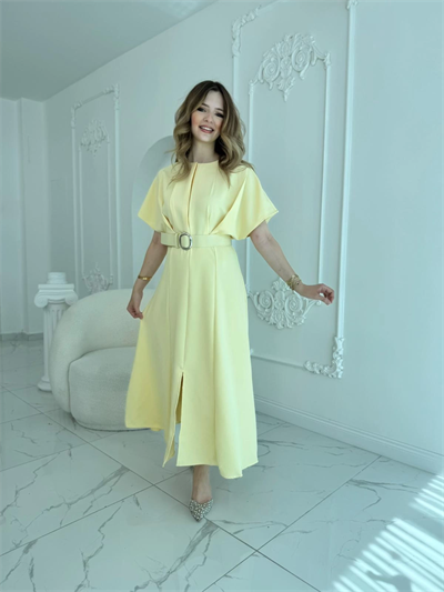 Kemer Detaylı Yırtmaçlı Pliseli Maxi Boy Sarı Elbise