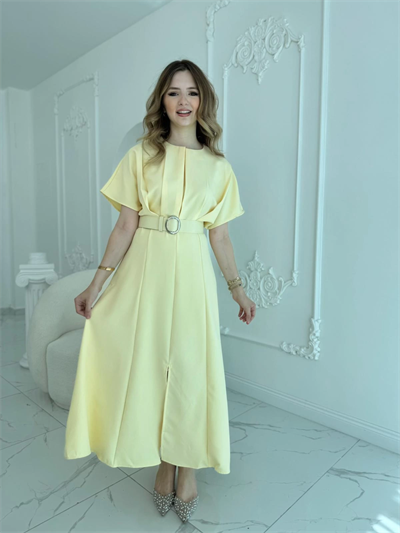 Kemer Detaylı Yırtmaçlı Pliseli Maxi Boy Sarı Elbise