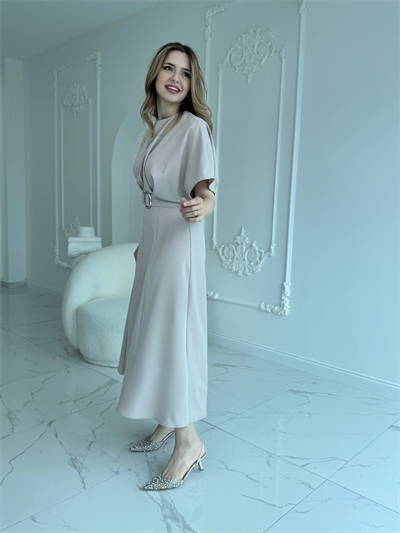 Kemer Detaylı Yırtmaçlı Pliseli Maxi Boy Taş Elbise