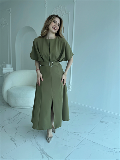 Kemer Detaylı Yırtmaçlı Pliseli Maxi Boy Haki Elbise