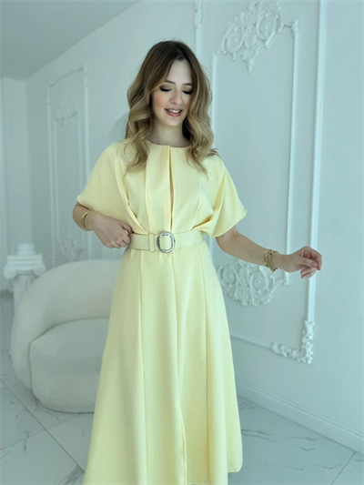 Kemer Detaylı Yırtmaçlı Pliseli Maxi Boy Sarı Elbise