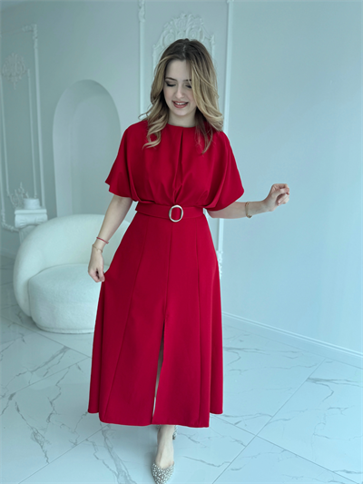Kemer Detaylı Yırtmaçlı Pliseli Maxi Boy Kırmızı Elbise