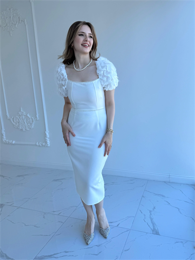 Kol Detaylı Beyaz Midi Boy Elbise