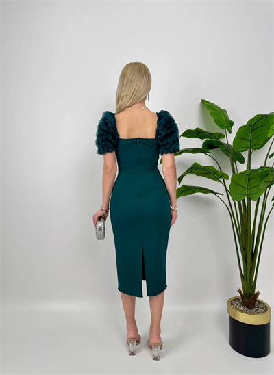 Kol Detaylı Zümrüt Midi Boy Elbise