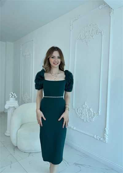 Kol Detaylı Zümrüt Midi Boy Elbise