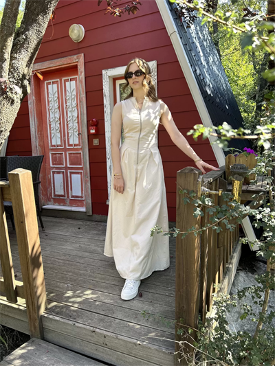 Krem Rengi Zincir Detaylı Elbise