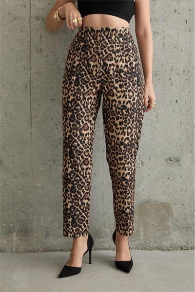 Leoparlı Pensli Pantolon