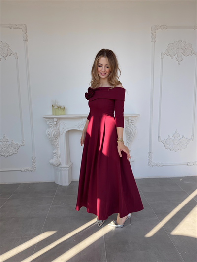 Madonna Yaka Gül Detaylı Bordo Elbise