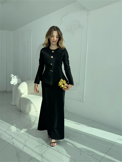 Metal Düğme Detaylı Atlas Kumaş Siyah Takım