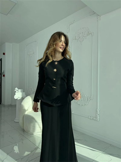 Metal Düğme Detaylı Atlas Kumaş Siyah Takım