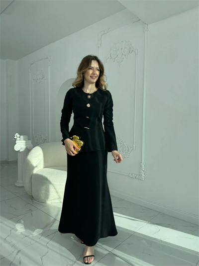 Metal Düğme Detaylı Atlas Kumaş Siyah Takım