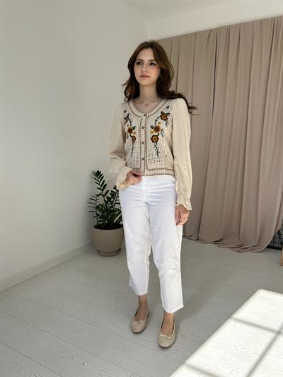 Nakış İşlemeli Ajurlu Bluz