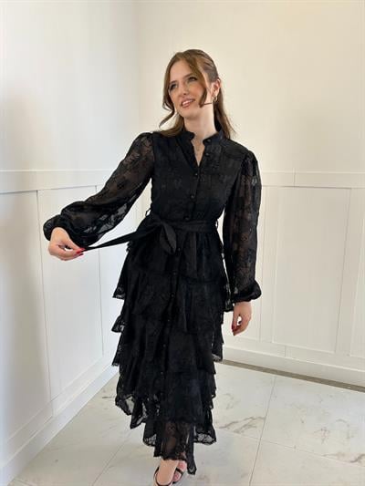 Nakış İşlemeli Siyah Kat Kat Volanlı Elbise