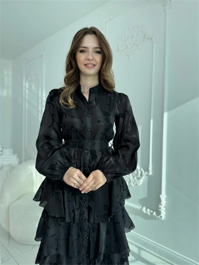 Nakışlı Karolin Kumaş Volanlı Kat Kat Siyah Kuşaklı Elbise