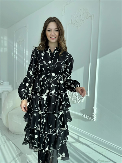 Nakışlı Karolin Kumaş Volanlı Kat Kat Siyah-Beyaz Nakışlı Kuşaklı Elbise