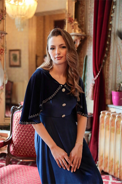 Pelerin Detaylı Taş Düğmeli Lacivert Kadife Elbise