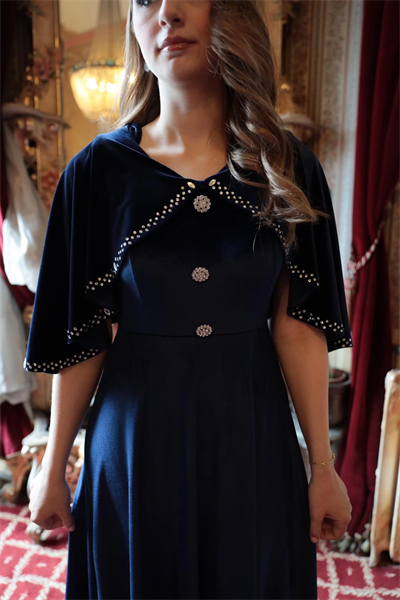 Pelerin Detaylı Taş Düğmeli Lacivert Kadife Elbise