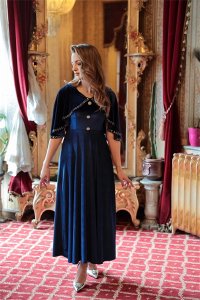 Pelerin Detaylı Taş Düğmeli Lacivert Kadife Elbise