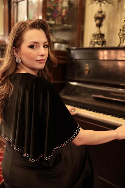 Pelerin Detaylı Taş Düğmeli Siyah Kadife Elbise