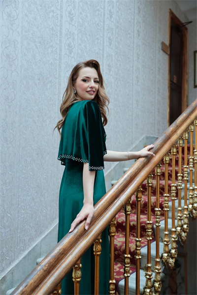 Pelerin Detaylı Taş Düğmeli Zümrüt Kadife Elbise