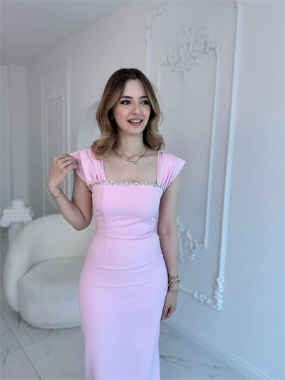 Pembe Maxi boy yaka taş detaylı uzun elbise