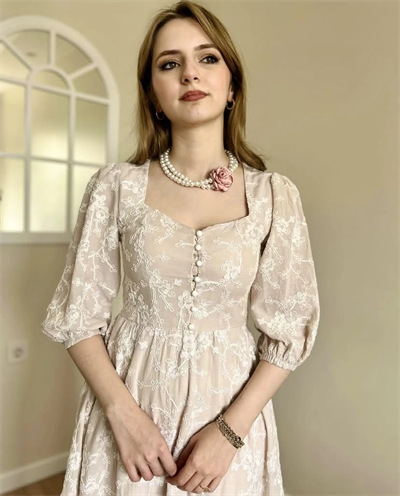 Pembe çiçekli kolye
