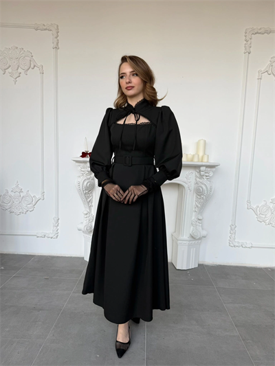 Pencere Yaka Bağlama Detaylı Kemerli Siyah Elbise