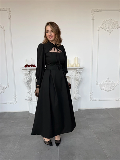 Pencere Yaka Bağlama Detaylı Kemerli Siyah Elbise