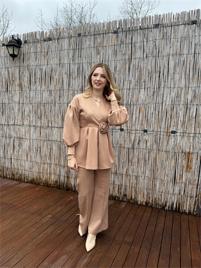 ROSA GÜL KEMER DETAYLI CAMEL İKİLİ TAKIM