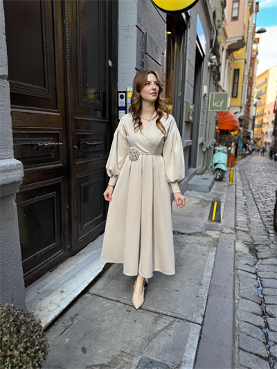 Rosa Krem Gül Kemer Detaylı Scuba Maxi Boy Elbise