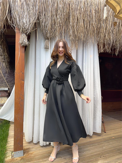 Rosa Siyah Gül Kemer Detaylı Scuba Maxi Boy Elbise