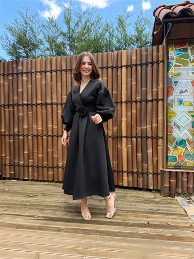 Rosa Siyah Gül Kemer Detaylı Scuba Maxi Boy Elbise