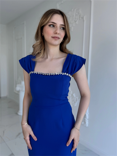 Saks Maxi Boy yaka taş detaylı uzun elbise