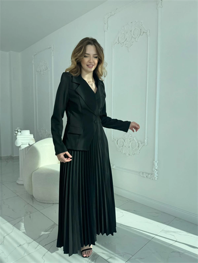 Takım Görünümlü Pileli Siyah Maxi Elbise
