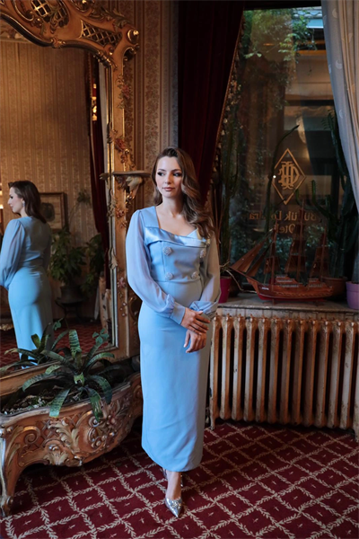 Taş Düğmeli Saten Yaka Detaylı Şifon Kol Mavi Elbise