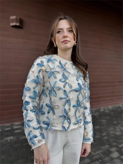 Tül ve Pul İşlemeli Çiçekli Mavi Triko Kazak