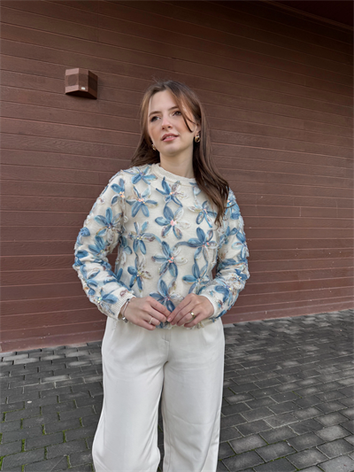 Tül ve Pul İşlemeli Çiçekli Mavi Triko Kazak