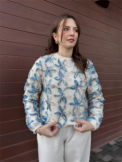 Tül ve Pul İşlemeli Çiçekli Mavi Triko Kazak