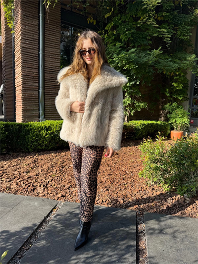 Vatkalı Kürklü Bej Manto