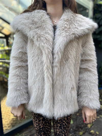 Vatkalı Kürklü Bej Manto