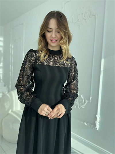 Yaka ve Kol Dantel Detaylı Prenses Kesim Siyah Elbise
