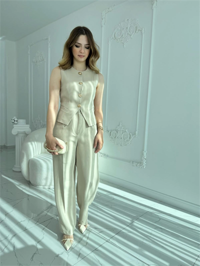 Zarif Kesimli Gold Düğmeli Pantolon & Yelek Takım Krem