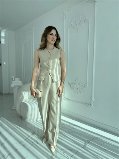 Zarif Kesimli Gold Düğmeli Pantolon & Yelek Takım Krem
